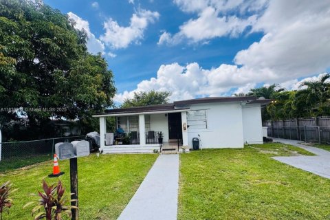 Immobilier commercial à Miami, Floride 206.8 m2 № 2039340