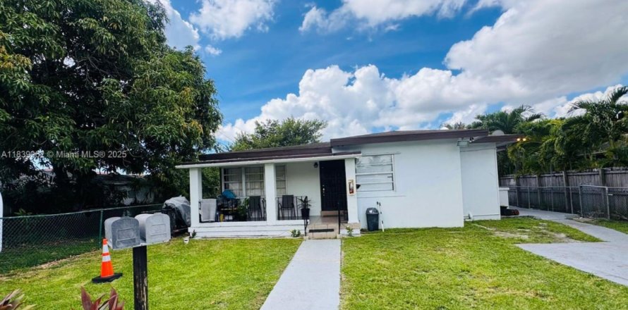 Immobilier commercial à Miami, Floride 206.8 m2 № 2039340