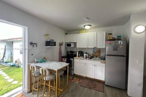 Immobilier commercial à vendre à Miami, Floride: 206.8 m2 № 2039340 - photo 9