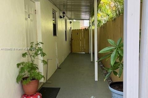 Immobilier commercial à vendre à Miami, Floride: 206.8 m2 № 2039340 - photo 4