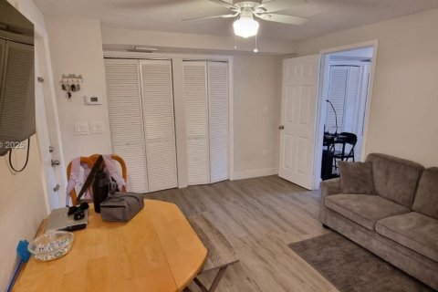 Immobilier commercial à vendre à Miami, Floride: 206.8 m2 № 2039340 - photo 6