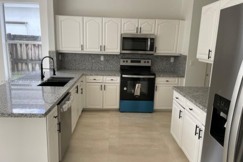 Снять в аренду виллу или дом в Майами, Флорида 4 спальни, 227.61м2, № 1986117 - фото 6