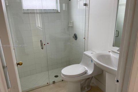 Снять в аренду виллу или дом в Майами, Флорида 4 спальни, 227.61м2, № 1986117 - фото 16