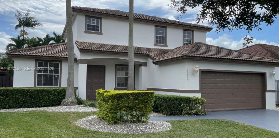 Дом в Майами, Флорида 4 спальни, 227.61м2 № 1986117