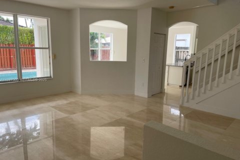 Снять в аренду виллу или дом в Майами, Флорида 4 спальни, 227.61м2, № 1986117 - фото 4