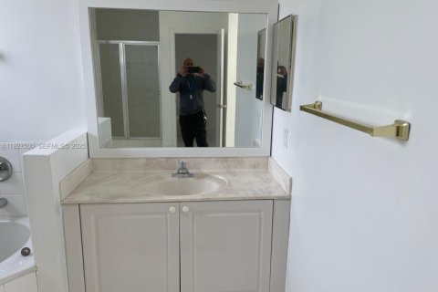 Снять в аренду виллу или дом в Майами, Флорида 4 спальни, 227.61м2, № 1986117 - фото 20