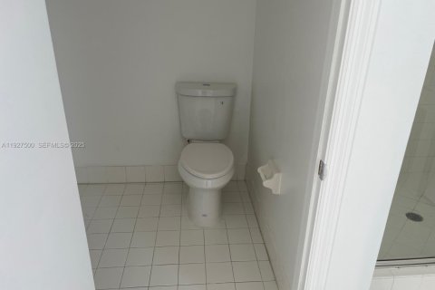 Снять в аренду виллу или дом в Майами, Флорида 4 спальни, 227.61м2, № 1986117 - фото 21