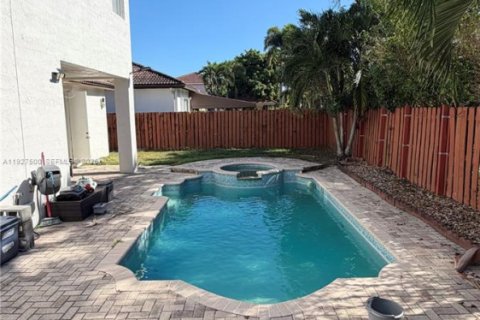 Снять в аренду виллу или дом в Майами, Флорида 4 спальни, 227.61м2, № 1986117 - фото 22