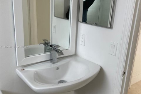 Снять в аренду виллу или дом в Майами, Флорида 4 спальни, 227.61м2, № 1986117 - фото 15