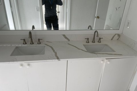 Снять в аренду виллу или дом в Майами, Флорида 4 спальни, 227.61м2, № 1986117 - фото 18