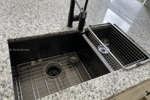 Снять в аренду виллу или дом в Майами, Флорида 4 спальни, 227.61м2, № 1986117 - фото 8