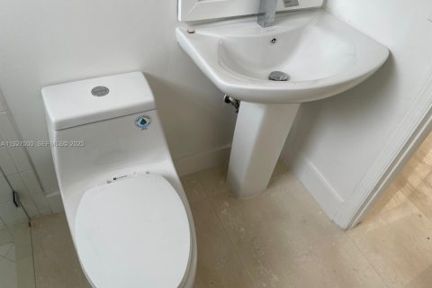 Снять в аренду виллу или дом в Майами, Флорида 4 спальни, 227.61м2, № 1986117 - фото 14