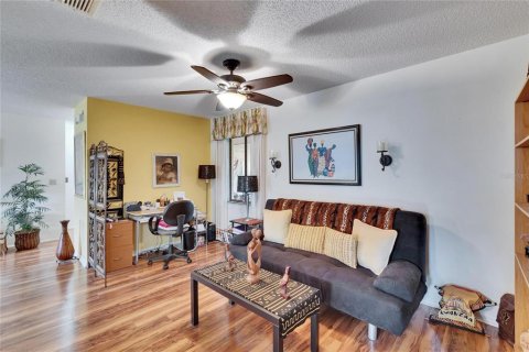 Condo in Sun City Center, Florida, 2 bedrooms  № 1509603 - photo 17