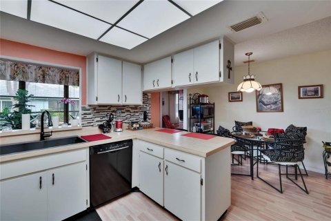 Condo in Sun City Center, Florida, 2 bedrooms  № 1509603 - photo 25