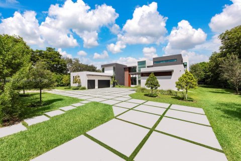 House in Pinecrest, Florida 8 bedrooms, 785.49 sq.m. № 2018953