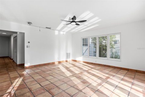 House in Tampa, Florida 3 bedrooms, 140.84 sq.m. № 1776650 - photo 5