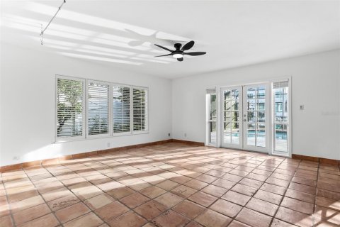 House in Tampa, Florida 3 bedrooms, 140.84 sq.m. № 1776650 - photo 10