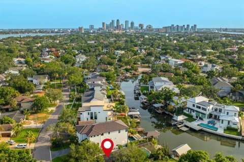 House in Tampa, Florida 3 bedrooms, 140.84 sq.m. № 1776650 - photo 2