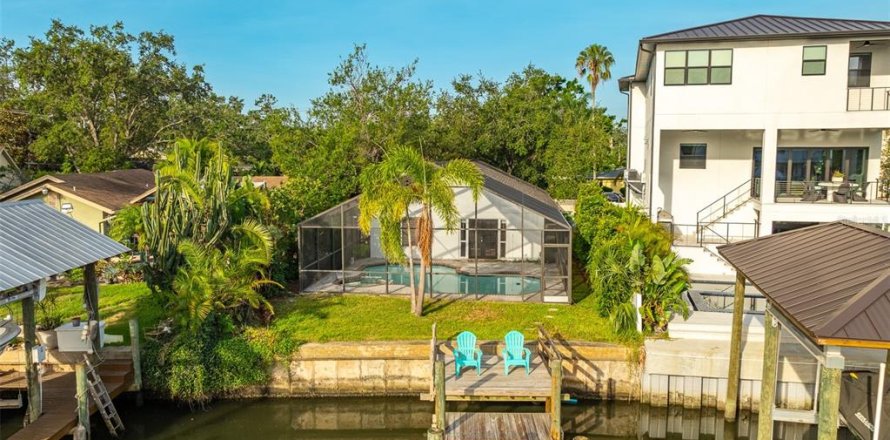 House in Tampa, Florida 3 bedrooms, 140.84 sq.m. № 1776650