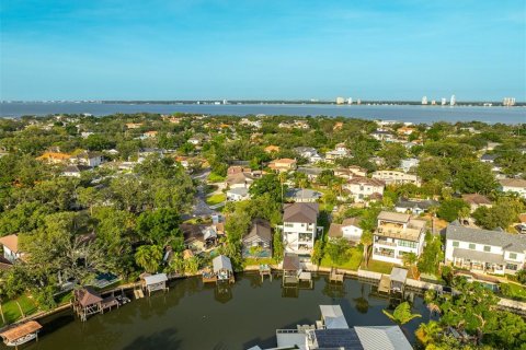 House in Tampa, Florida 3 bedrooms, 140.84 sq.m. № 1776650 - photo 4