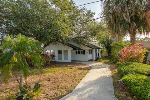 House in Tampa, Florida 3 bedrooms, 140.84 sq.m. № 1776650 - photo 11