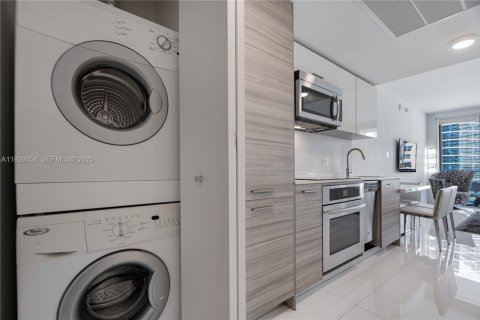 Снять в аренду кондоминиум в Майами, Флорида 33.63м2, № 1987450 - фото 2