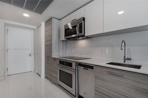 Снять в аренду кондоминиум в Майами, Флорида 33.63м2, № 1987450 - фото 9