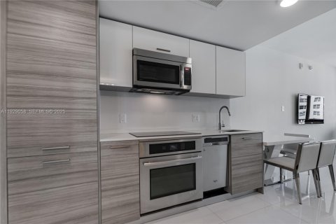 Снять в аренду кондоминиум в Майами, Флорида 33.63м2, № 1987450 - фото 7