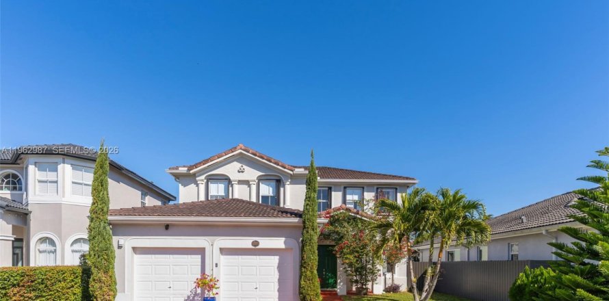 Дом в Майами, Флорида 5 спален № 2023852