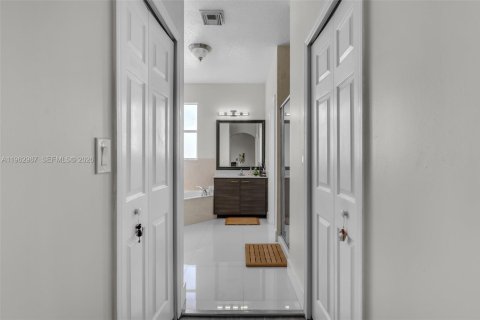 Снять в аренду виллу или дом в Майами, Флорида 5 спален, № 2023852 - фото 24