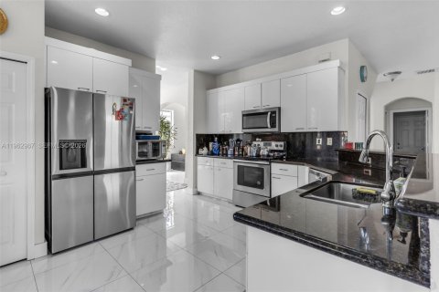 Снять в аренду виллу или дом в Майами, Флорида 5 спален, № 2023852 - фото 12