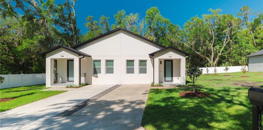 Immobilier commercial à Brooksville, Floride 4 chambres, 228.91 m2 № 2102815