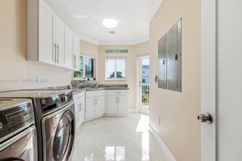 Casa en venta en Key Largo, Florida, 5 dormitorios, 447.97 m2 № 2035712 - foto 15