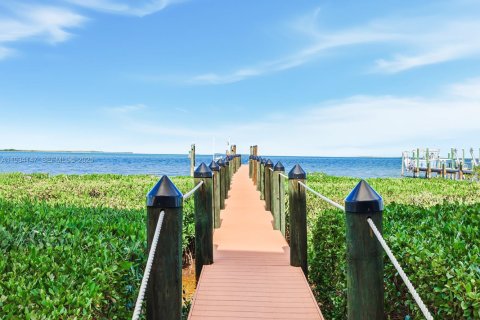 Casa en venta en Key Largo, Florida, 5 dormitorios, 447.97 m2 № 2035712 - foto 12