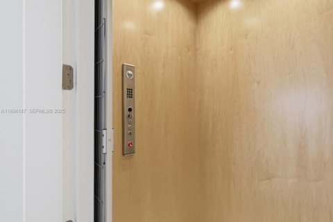 Casa en venta en Key Largo, Florida, 5 dormitorios, 447.97 m2 № 2035712 - foto 16