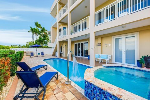 Casa en venta en Key Largo, Florida, 5 dormitorios, 447.97 m2 № 2035712 - foto 8