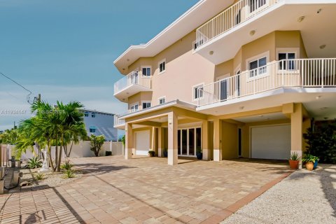 Casa en venta en Key Largo, Florida, 5 dormitorios, 447.97 m2 № 2035712 - foto 2
