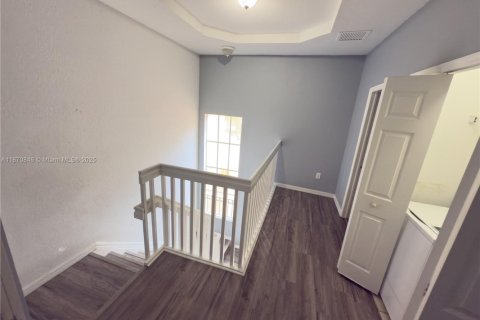 Снять в аренду таунхаус в Майами, Флорида 3 спальни, 164.99м2, № 1895785 - фото 13