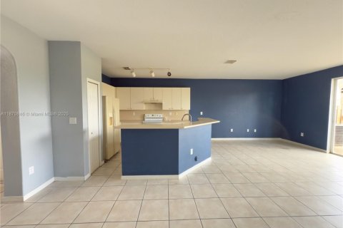 Adosado en alquiler en Miami, Florida, 3 dormitorios, 164.99 m2 № 1895785 - foto 4