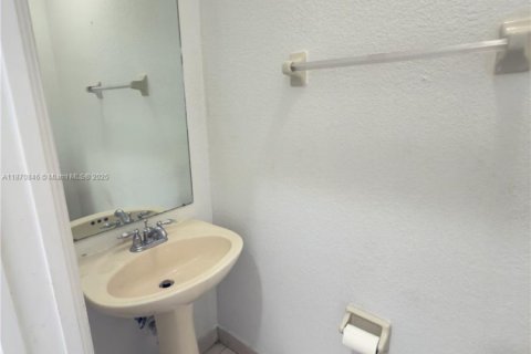 Adosado en alquiler en Miami, Florida, 3 dormitorios, 164.99 m2 № 1895785 - foto 11
