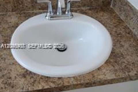 Copropriété à louer à Miami, Floride: 2 chambres № 2357602 - photo 4