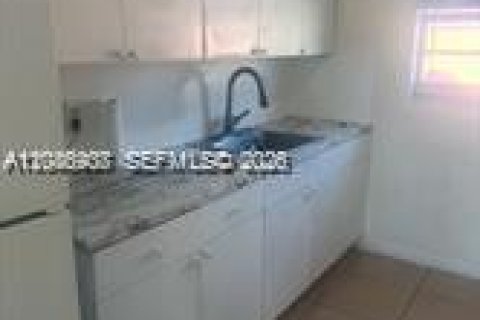 Copropriété à louer à Miami, Floride: 2 chambres № 2357602 - photo 7