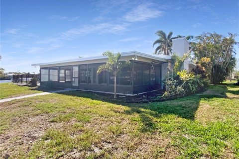House in Apollo Beach, Florida 2 bedrooms, 153.29 sq.m. № 1582486 - photo 15