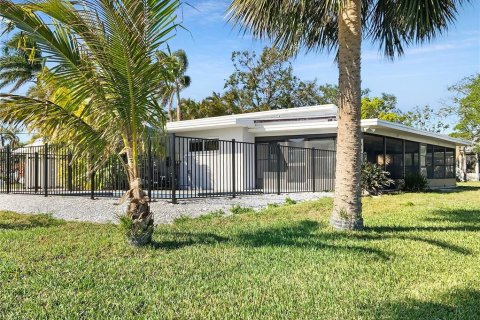 House in Apollo Beach, Florida 2 bedrooms, 153.29 sq.m. № 1582486 - photo 11