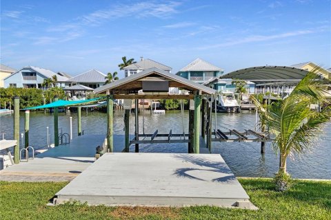 House in Apollo Beach, Florida 2 bedrooms, 153.29 sq.m. № 1582486 - photo 12