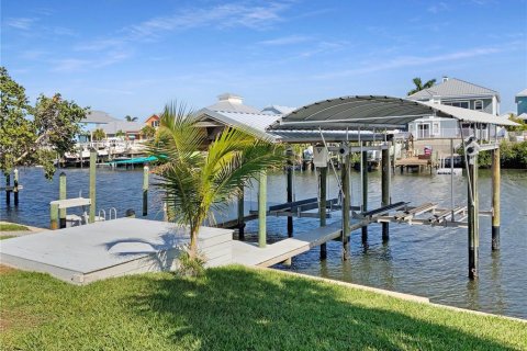 House in Apollo Beach, Florida 2 bedrooms, 153.29 sq.m. № 1582486 - photo 13