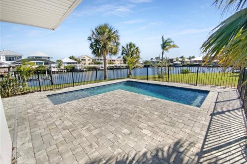 House in Apollo Beach, Florida 2 bedrooms, 153.29 sq.m. № 1582486 - photo 24