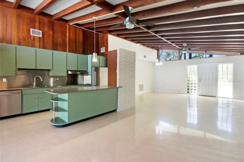 House in Apollo Beach, Florida 2 bedrooms, 153.29 sq.m. № 1582486 - photo 17