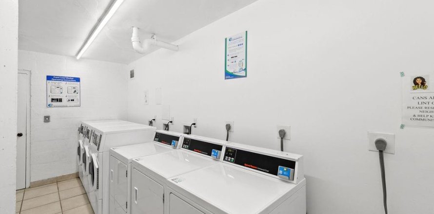 Condo in Hallandale Beach, Florida, 2 bedrooms  № 1168783