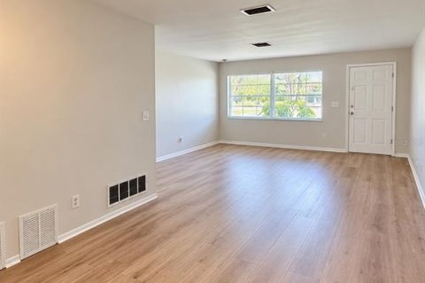 Villa ou maison à vendre à Largo, Floride: 3 chambres, 119.57 m2 № 2405210 - photo 2